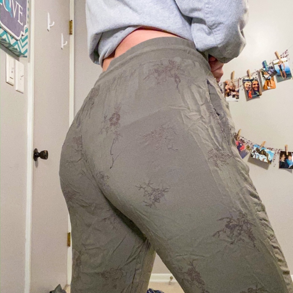 Detailed Army Green Flowy Pants - Picture 3 of 4